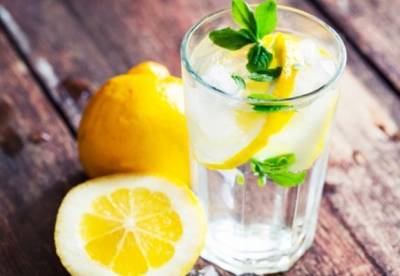 Врачи объяснили, что произойдет с организмом, если пить воду с лимоном