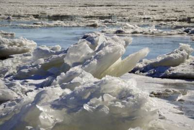 На реках Югры начался ледоход. В МЧС предупредили население об опасности