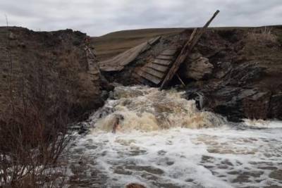 В Башкирии обрушился деревянный мост через реку Шырды