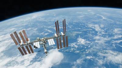 Россия продолжит научную программу на МКС до начала работы национальной станции
