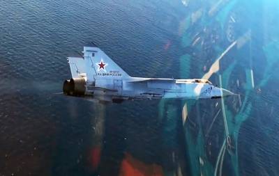 Российский МиГ-31 подняли на перехват самолетов США и Норвегии