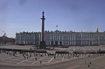 В Петербурге на Дворцовой площади проходит репетиция парада победы