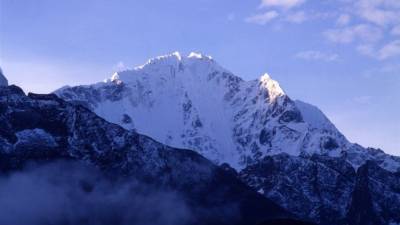 Троих россиян-экстремалов обнаружили на одной из самых опасных вершин в Гималаях