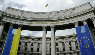 Украина объявила персоной нон грата российского дипломата после скандала в Петербурге