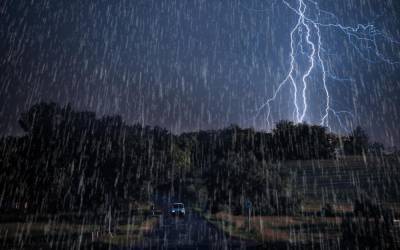 Штормовое предупреждение: В Луганской области прогнозируются сильные дожди, грозы и град