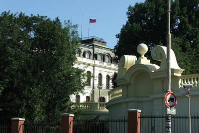 Прага потребовала вернуть часть парка Стромовка, занимаемую посольством России