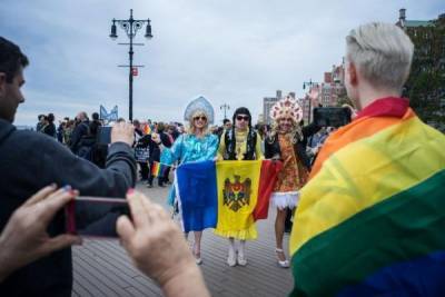 Санду тянет Молдавию к ЛГБТ, воспевая «европейские ценности»