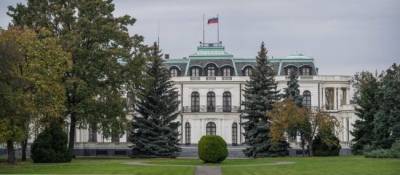 Прага требует у посольства России освободить территорию