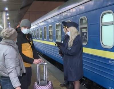 Билеты уже в продаже: "Укрзализныця" запустила доппоезда на пасхальные праздники. Список
