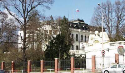 Власти Праги потребовали от российского посольства вернуть часть парка