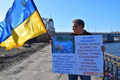 В РФ порядочные россияне провели акцию протеста против войны с Украиной (ВИДЕО)