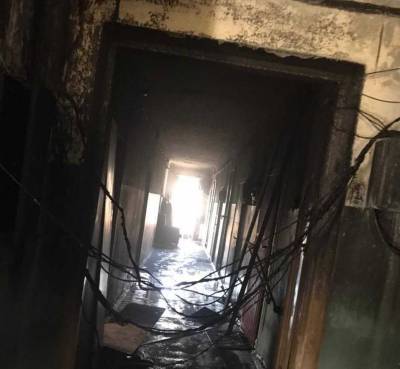 В Гатчине выгорел второй этаж общежития — фото