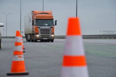 Движение грузовиков ограничат на два года на участке Володарского шоссе