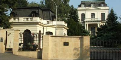 Оккупация должна завершиться. В Чехии власти предлагают сократить территорию посольства России