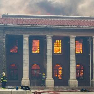 В Кейптаунском университете произошел крупный пожар. Фото