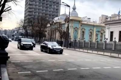 В Киеве ради кортежа Зеленского отключали светофоры