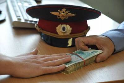 В Кировском районе полицейские похитили наркомана и вымогали у него 300 тысяч рублей