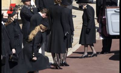 Брошь на черном пальто: что значил наряд Елизаветы II на похоронах супруга