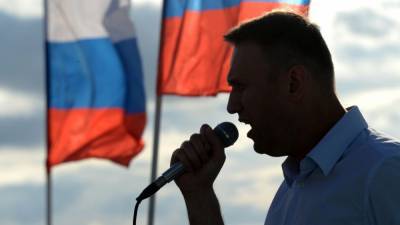 Политолог Карнаухов: штабы Навального закрылись, а его сторонники сбежали в Европу