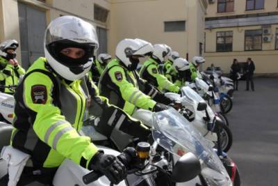 На петербургских улицах заметили полицейских на мотоциклах