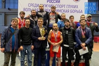 Сборная Дагестана по вольной борьбе среди глухих завоевала 9 медалей на чемпионате России