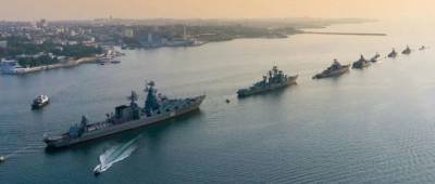 Два десятка боевых кораблей четырех флотов ВМС России собрались в акватории Крыма