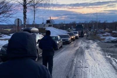 Размытие федеральной трассы в Карелии привело к многокилометровой пробке