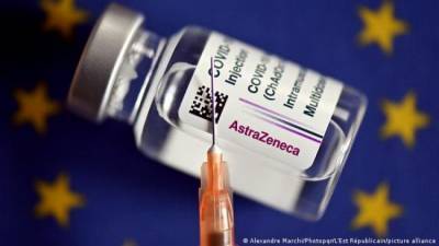 Власти Британии сообщили о 30 случаях тромбоза после прививок AstraZeneca