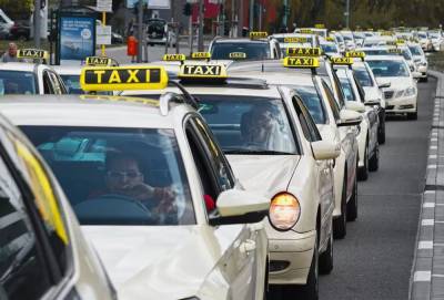 Из-за 17 шекелей таксист выиграл в суде 50 миллионов