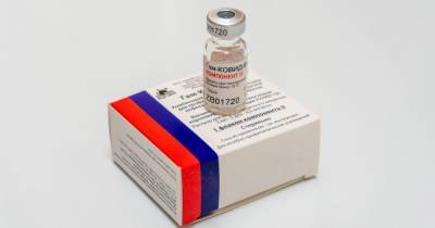 В России научились адаптировать вакцину от COVID к мутациям вируса