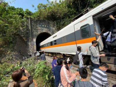 Железнодорожная катастрофа на Тайване: погибли четверо