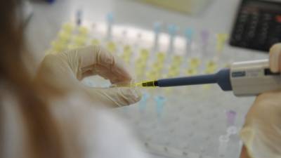 Российские ученые научились модернизировать вакцину от коронавируса за два дня