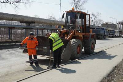 Уборку улиц продолжают в Южно-Сахалинске