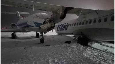 На стоянке в аэропорту Сургута столкнулись два самолета