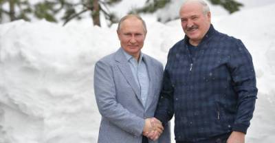 Лукашенко поздравил Путина с Днём единения народов России и Белоруссии