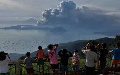 На Филиппинах после 200 землетрясений проснулся вулкан