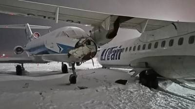 Два самолета повреждены в результате аварии в Сургуте