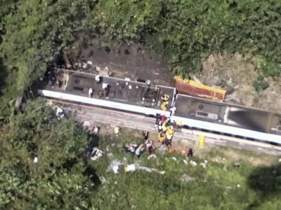 На Тайване в катастрофе поезда погибли почти 40 человек