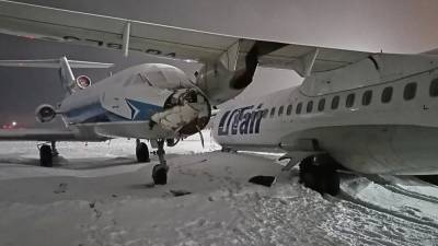 Два пассажирских самолета столкнулись в Сургуте