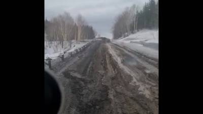 Дорога между Шахтерском и Бошняково берет автомобили в грязевой плен