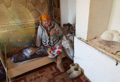 В Кунашаке возбудили дело по затопленному дому, где живут 92-летняя бабушка и внук-инвалид