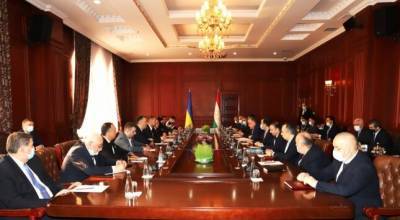 Глава МИД Таджикистана встретился с Министром образования и науки Украины