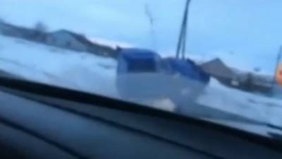В Карлинском неизвестные на автомобиле протаранили мусорные контейнеры
