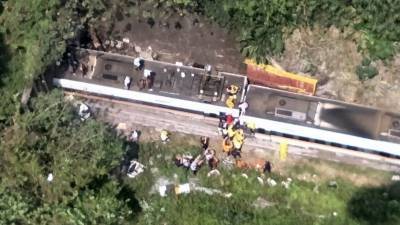 При крушении поезда на Тайване погибли не менее 34 человек