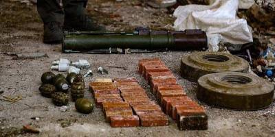 Украинские силовики обнаружили в Донецкой области схрон с оружием