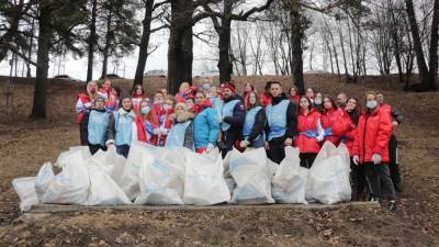 В Красногорске волонтеры провели субботник на берегу реки Банька