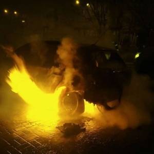 Момент поджога авто в Мелитополе попал на видео
