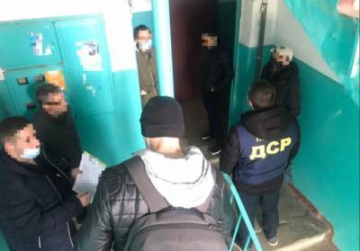 Затолкали во внедорожник и уехали: в Харькове мужчину похитили прямо из дома, фото