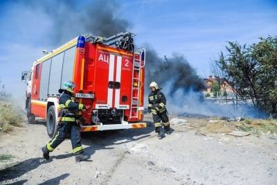 Огонь уничтожил два автомобиля в Волгоградской области 1 апреля