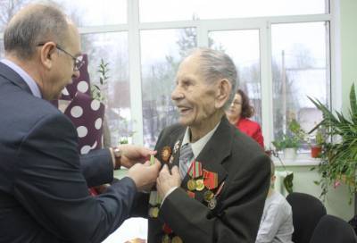 Правительство Ленобласти поможет 101-летнему ветерану из поселка Ленинский попасть на Парад Победы в Петербурге